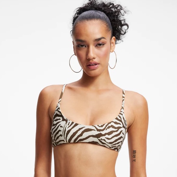 Good American SATIN KHLOÉ TOP - Picture 2 of 7